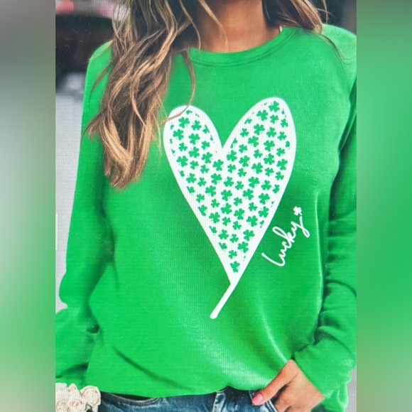 Green lucky clover heart graphic sweatshirt - Picture 1 of 2